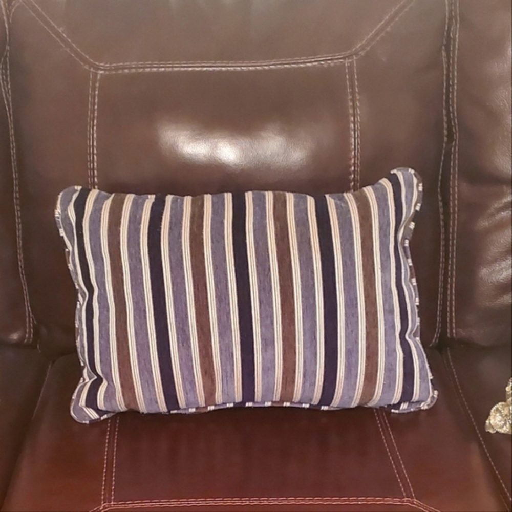 💙🤍Throw pillow💙🤍 - Picture 2 of 5